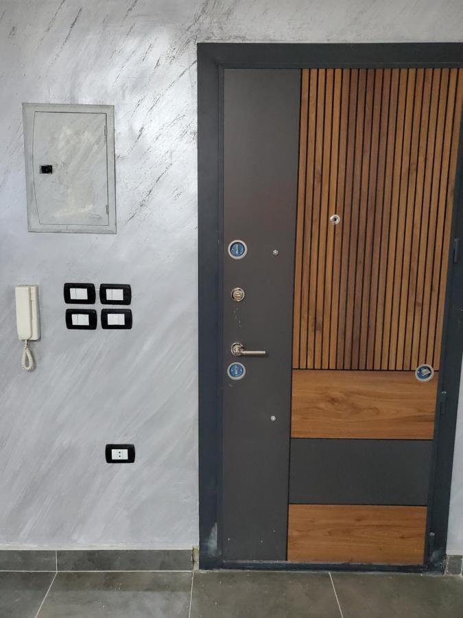 Spacious 3 Bedroom - Families Only * Місто ім. 6 Жовтня