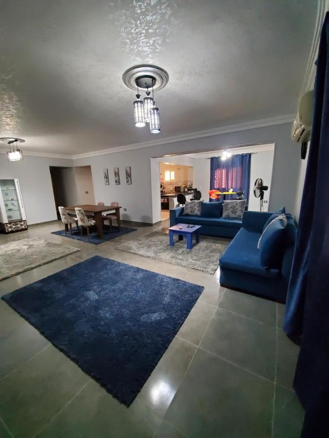 Spacious 3 Bedroom - Families Only Апартаменти